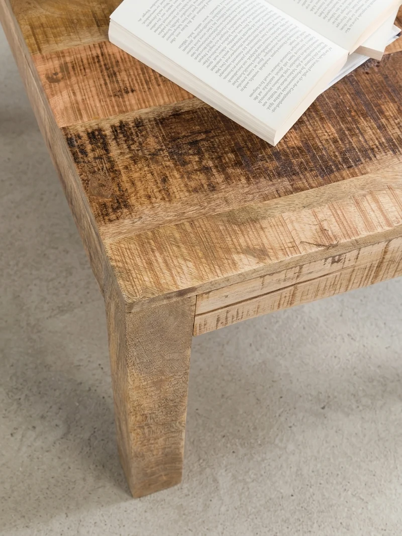 Couchtisch aus recyceltem Mango-Holz im Shabby-Chic Stil mit großer Tischplatte