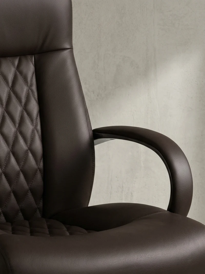 Chefsessel Echtleder mit Aluminiumfußkreuz und ergonomischer Sitzform