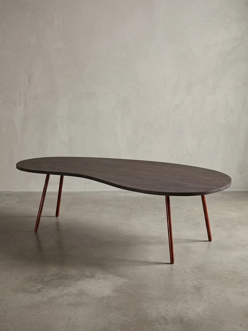 Couchtisch Retro-Stil mit Nierenform, Massivholz, Metallbeine, pflegeleichte Tischplatte