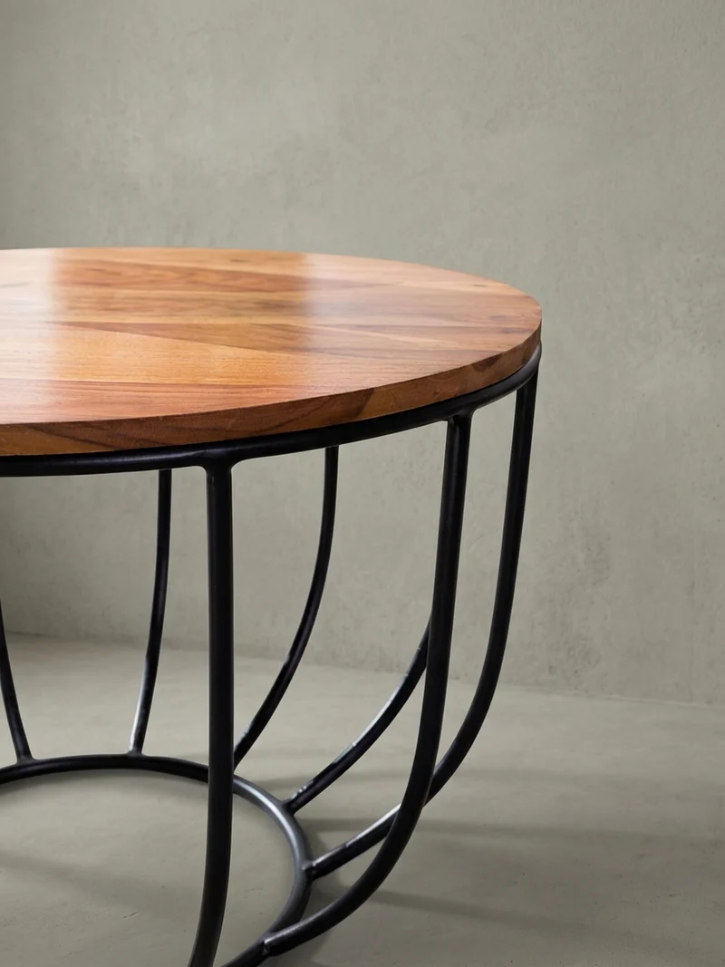 Couchtisch in Industrial-Stil, Sheesham Massivholz, Metallgestell, Korbdesign, Rustikal