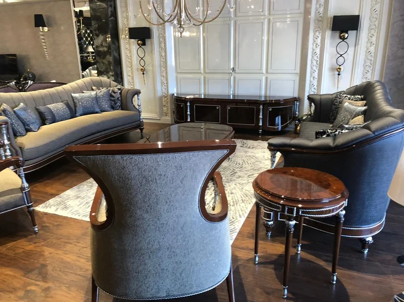 Casa Padrino Luxus Barock Wohnzimmer Set Grau / Braun / Silber - 2 Sofas & 2 Sessel & 1 Couchtisch - Handgefertigte Barock Wohnzimmer Möbel - Edel & Prunkvoll