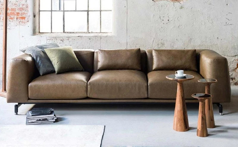 Casa Padrino Luxus Leder Sofa Vintage Braun / Schwarz / Silber 260 x 93 x H. 67 cm - Wohnzimmer Sofa mit hochwertigem Echtleder - Luxus Wohnzimmer Möbel - Hotel Möbel - Luxus Einrichtung