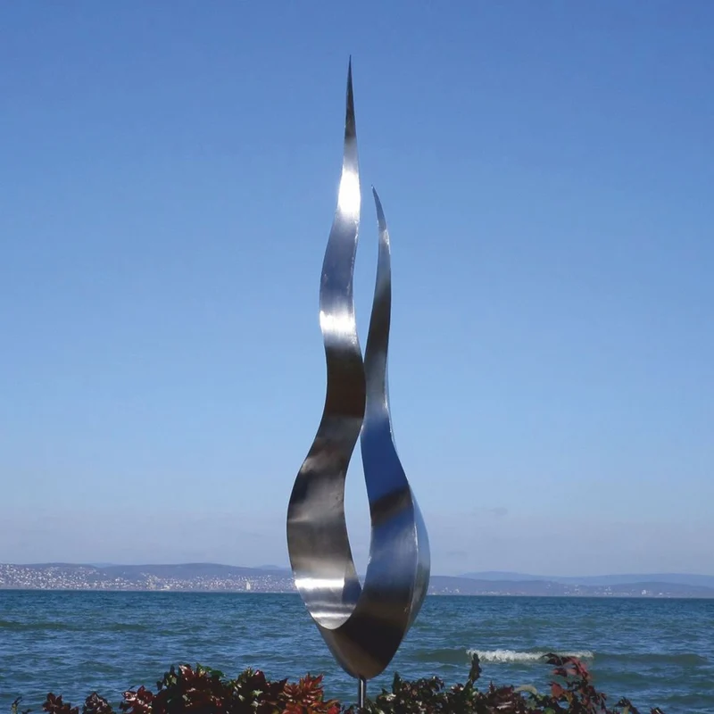 Casa Padrino Luxus Edelstahl Garten Deko Skulptur Flamme Silber H. 210 cm