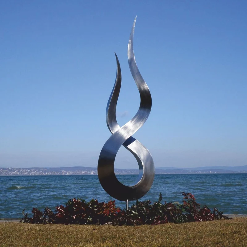 Casa Padrino Luxus Edelstahl Garten Deko Skulptur Flamme Silber H. 210 cm