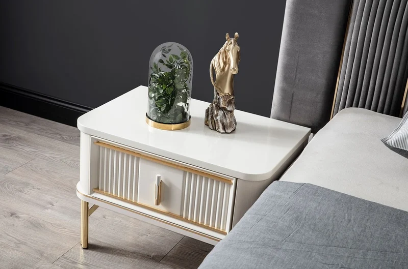 Casa Padrino Luxus Schlafzimmer Set Grau / Weiß / Gold - 1 Doppelbett mit Kopfteil & 2 Nachttische - Schlafzimmer Möbel - Luxus Kollektion