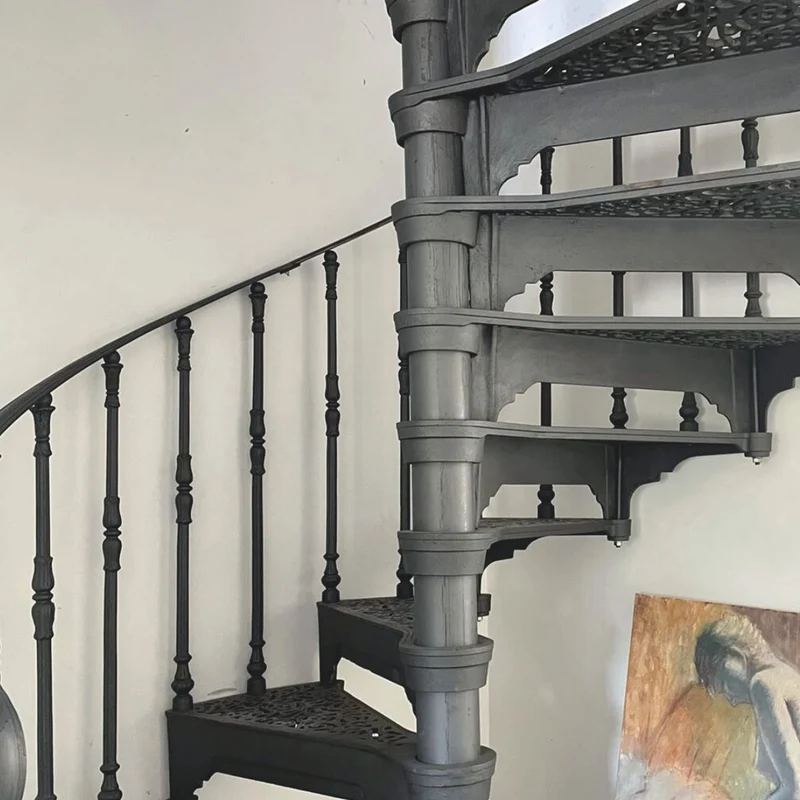 Casa Padrino Gusseisen Wendeltreppe mit Geländer linke Seite Grau H. 302 cm - Rustikale Spiraltreppe