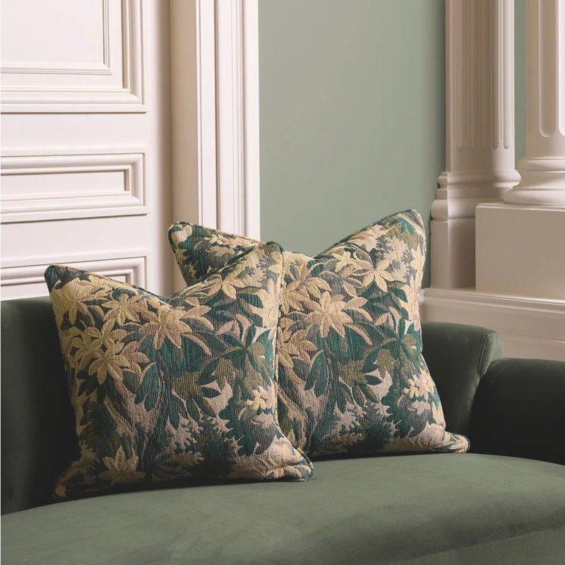 Casa Padrino Luxus Kissen Grün / Beige 50 cm - Luxus Deko Accessoires