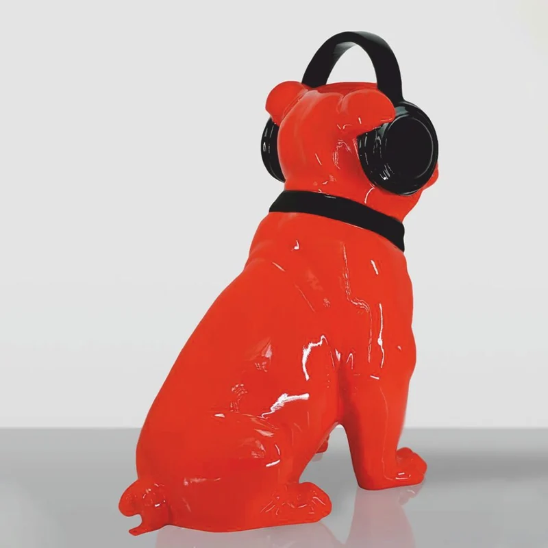 Casa Padrino Deko Skulptur Hund Bulldogge mit Kopfhörern Rot / Schwarz H. 120 cm