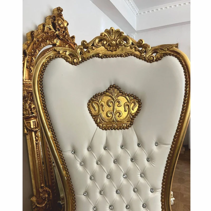 Casa Padrino Barock Kunstleder Thron Sessel und Glitzersteinen Weiß / Gold H. 182 cm