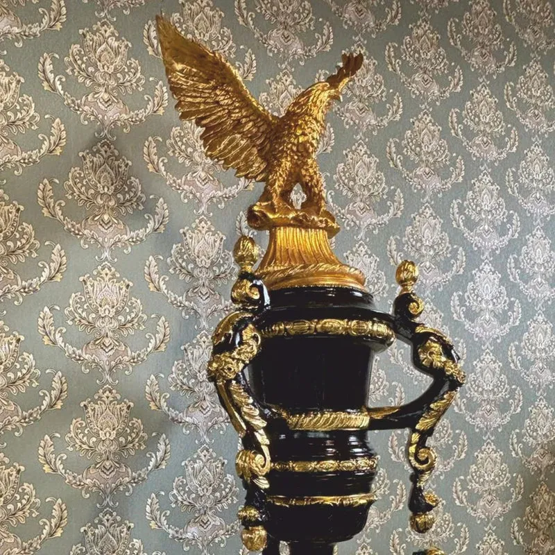 Casa Padrino Barock Säule mit Vase und Adler Schwarz / Gold H. 260 cm - Barock Möbel
