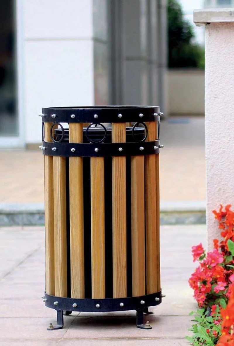 Casa Padrino Park Abfallbehälter Schwarz / Naturfarben H. 63 cm - Runder Stadt Abfalleimer