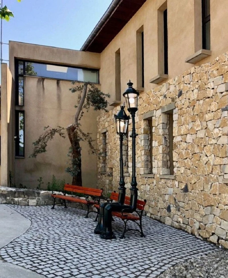 Casa Padrino Jugendstil Gartenlaternen mit Gartenbank Schwarz / Braun - Außenbeleuchtung