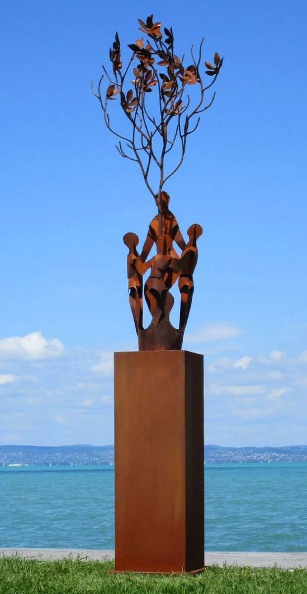 Casa Padrino XXL Garten Deko Metall Skulptur Freunde am Baum auf Säule Rost H. 260 cm
