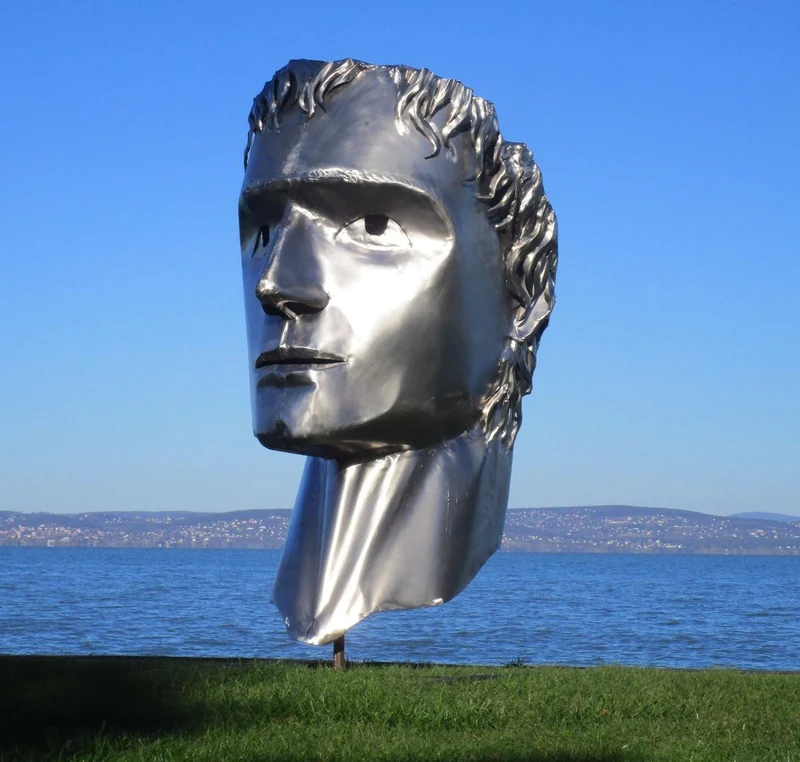 Casa Padrino XXL Edelstahl Garten Deko Skulptur Kopf Silber H. 213 cm