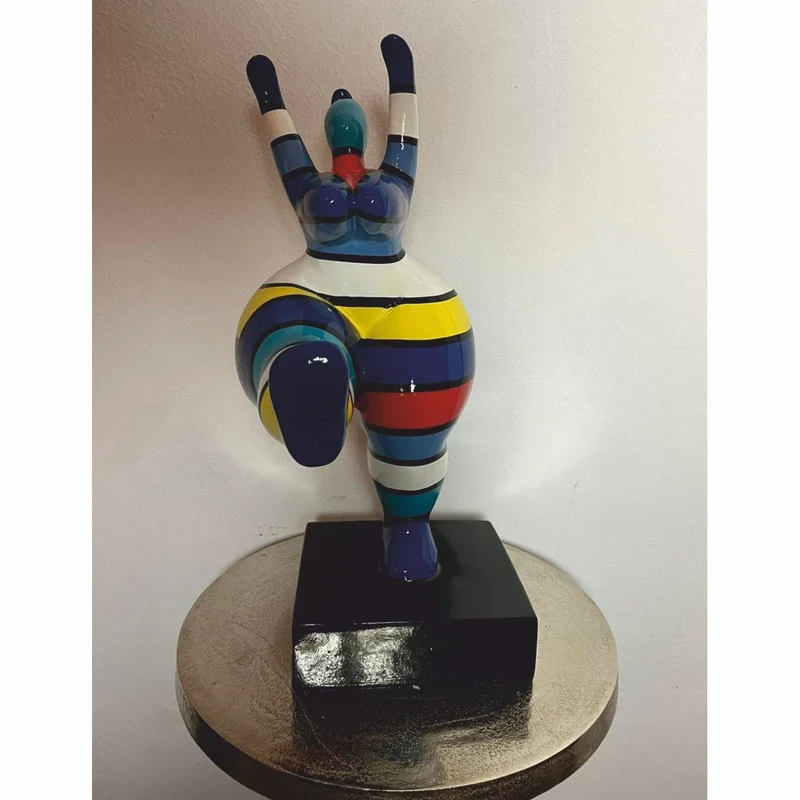 Casa Padrino Deko Figur Frau beim Sport Bunt mit Streifen H. 48 cm - Ausstellungsstück