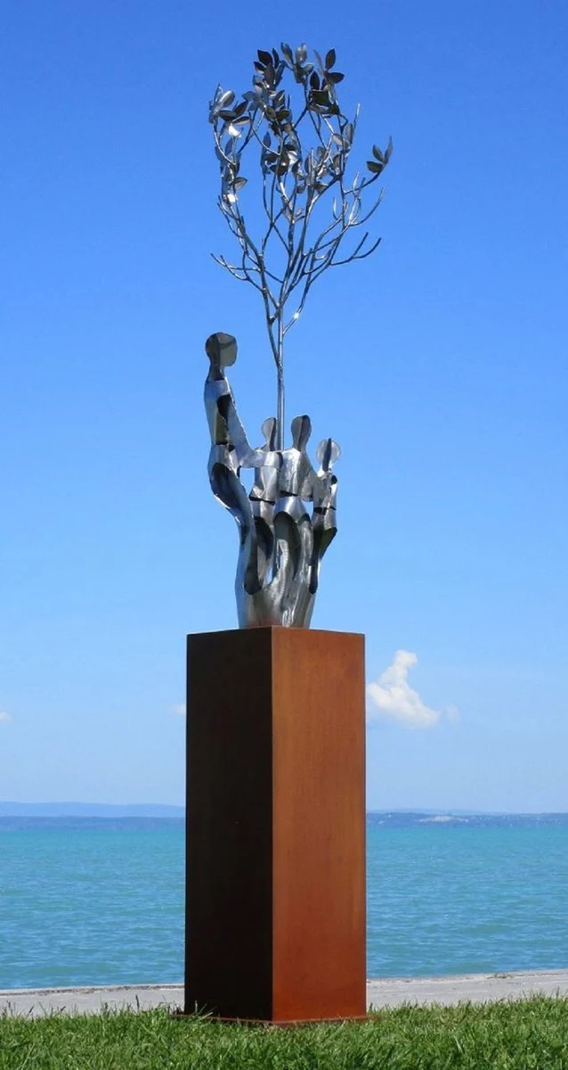 Casa Padrino XXL Garten Deko Metall Skulptur Freunde am Baum auf Säule Silber / Rost H. 260 cm