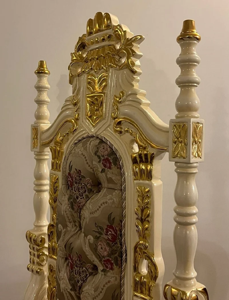 Pompöös by Casa Padrino Luxus Barock Thron Sessel Krone Creme / Gold - designed by Harald Glööckler