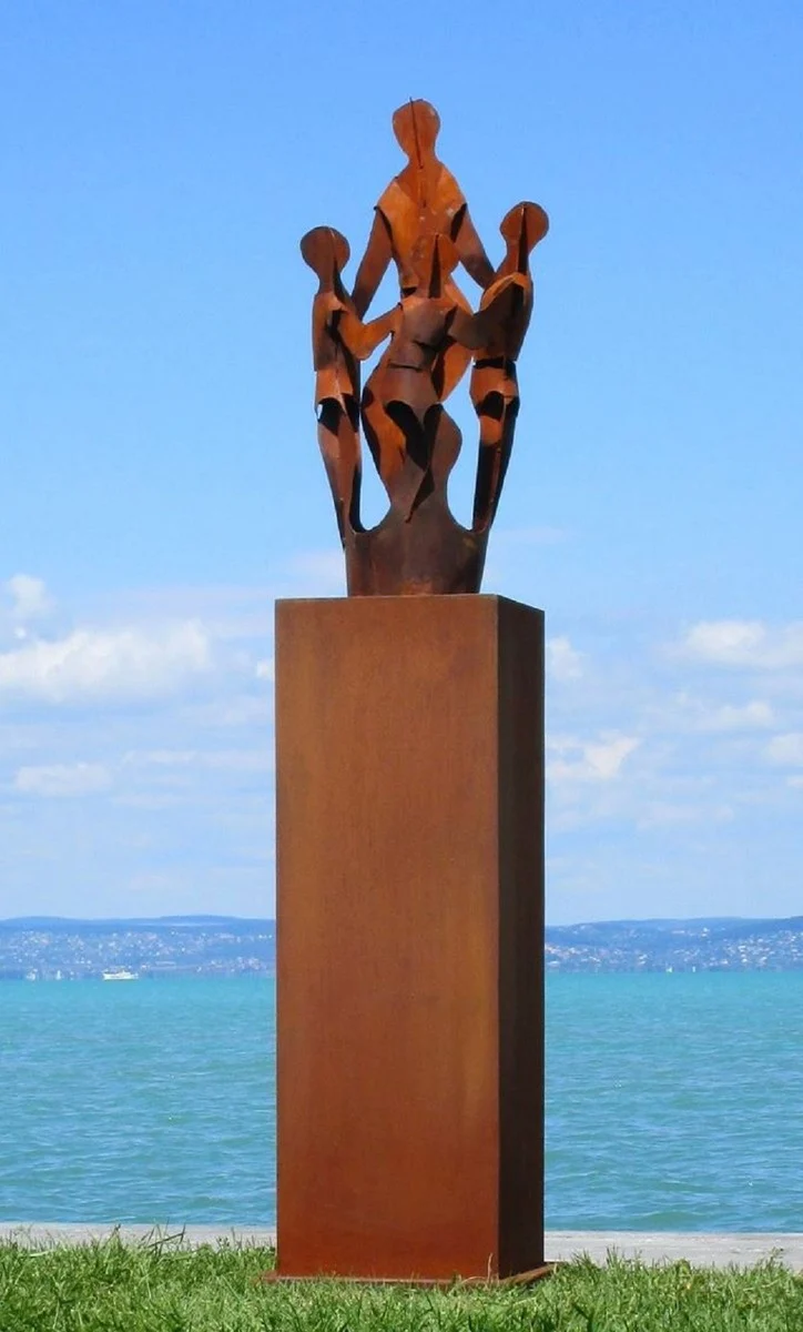 Casa Padrino XXL Garten Deko Metall Skulptur Freunde auf Säule Rost H. 182 cm