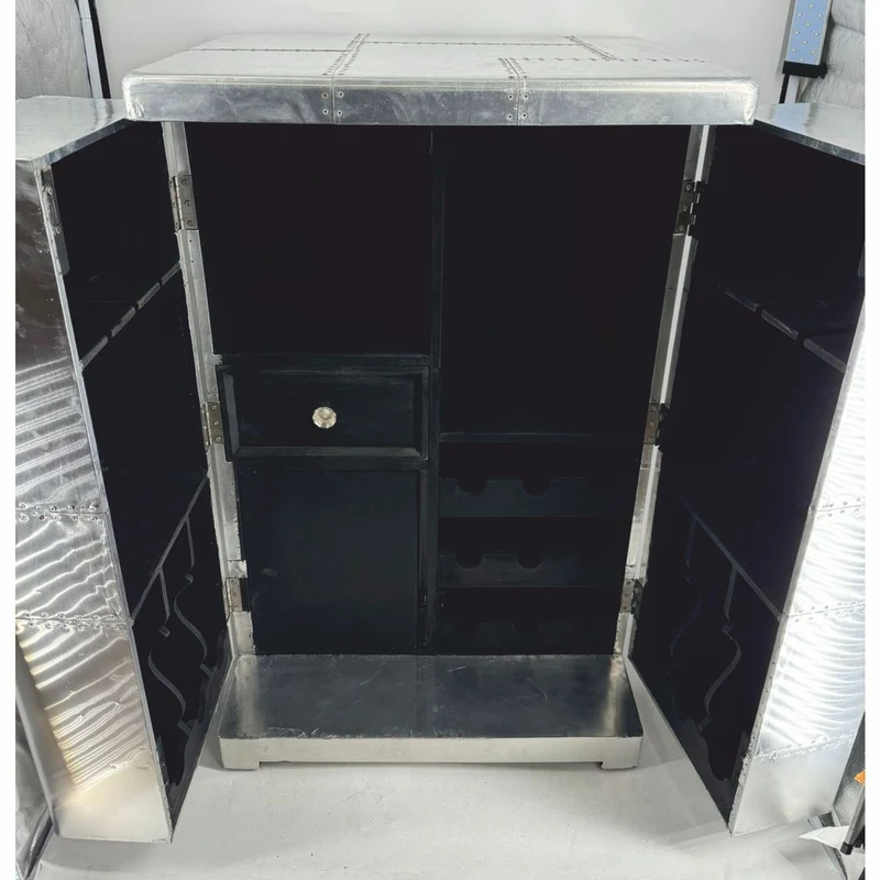 Casa Padrino Aluminium Flugzeug Flieger Barschrank Silber / Schwarz H. 113 cm