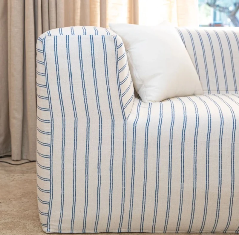 Casa Padrino Luxus Wohnzimmer Sofa mit Streifen Weiß / Blau 250 cm