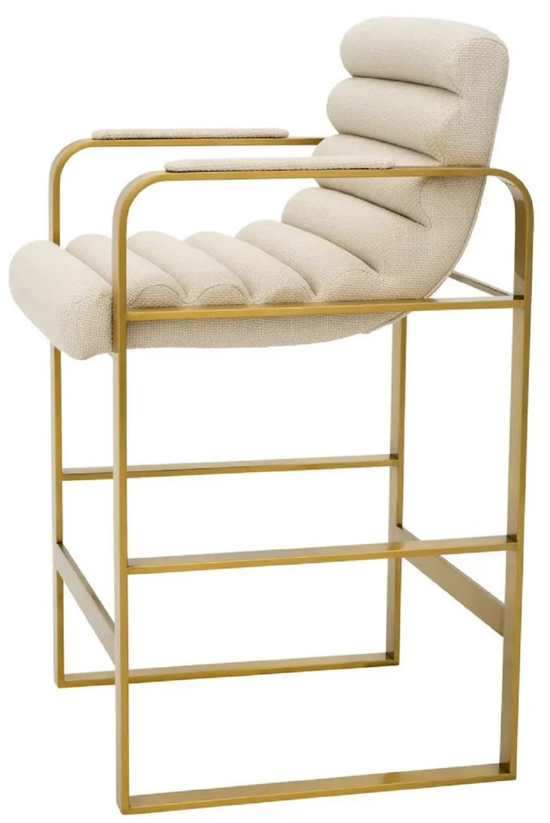 Casa Padrino Luxus Barstuhl mit Armlehnen Sandfarben / Messing 53,5 x 57 x H. 96,5 cm - Gepolsterter Edelstahl Barhocker - Bar Möbel - Luxus Möbel - Luxus Qualität