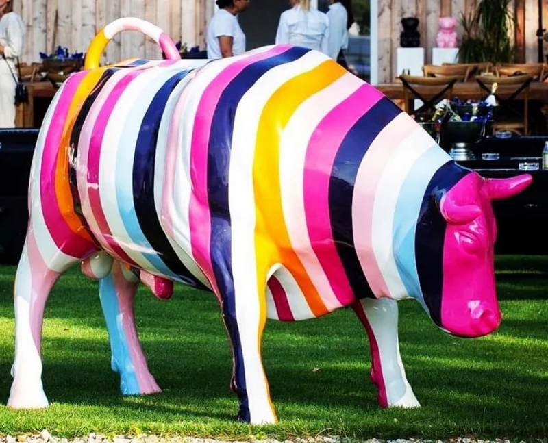 Casa Padrino XXL Deko Skulptur Stier Weiß / Bunt 235 x H. 140 cm