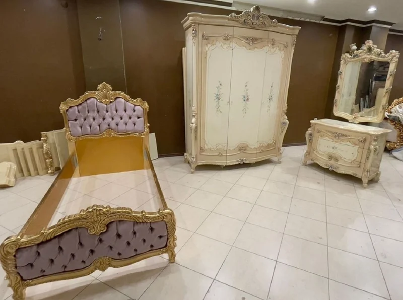 Casa Padrino Luxus Barock Kommode mit Wandspiegel Beige / Creme / Mehrfarbig