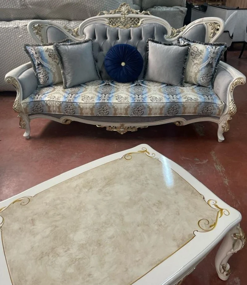 Casa Padrino Luxus Barock Wohnzimmer Set Grau / Mehrfarbig / Weiß / Gold - 2 Barock Sofas & 2 Barock Sessel & 1 Barock Couchtisch - Handgefertigte Barock Wohnzimmer Möbel - Edel & Prunkvoll