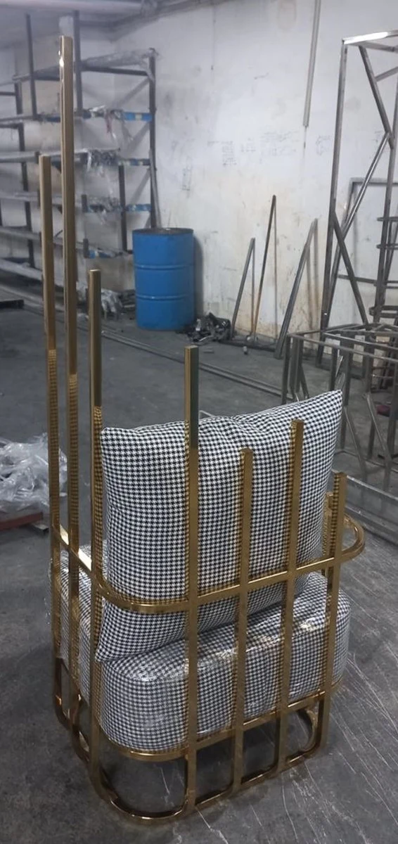 Casa Padrino Luxus Designer Sessel rechte Seite mit Kissen Schwarz / Weiß / Gold 91,5 x 75 x H. 136,5 cm - Wohnzimmer Möbel - Hotel Möbel - Luxus Möbel