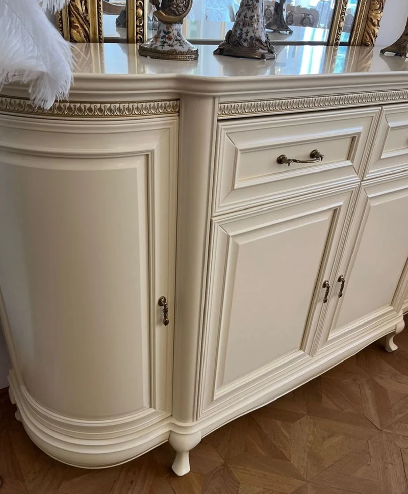 Casa Padrino Luxus Jugendstil Sideboard Creme / Antik Messing 176 x 57,5 x H. 111 cm - Eleganter Massivholz Schrank mit 4 Türen und 2 Schubladen - Barock & Jugendstil Möbel
