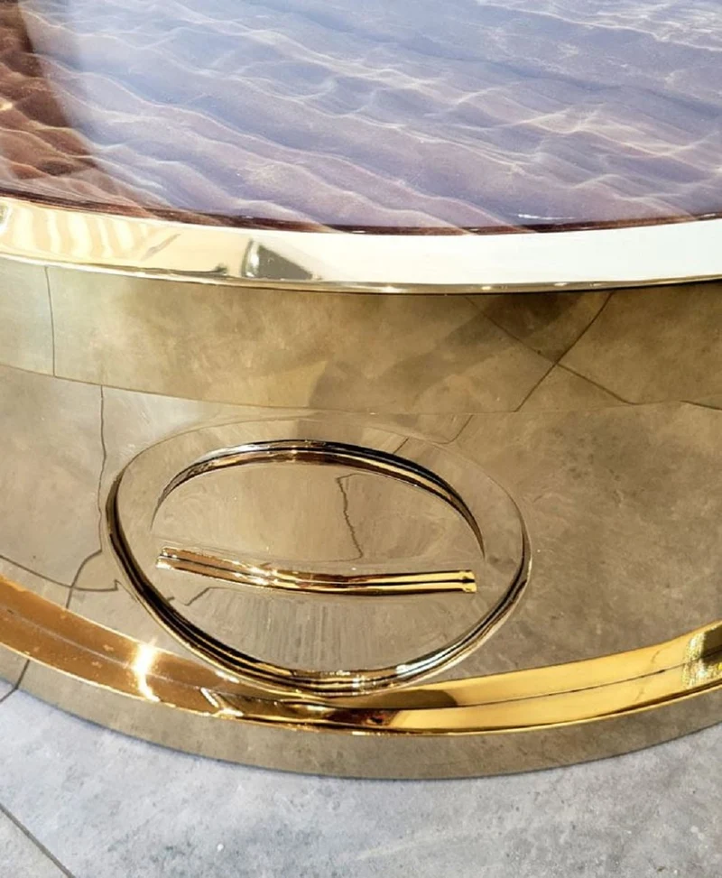 Casa Padrino Luxus Couchtisch Gold / Braun Ø 95 x H. 32 cm - Runder Wohnzimmertisch mit Kunstmarmor Tischplatte - Wohnzimmer Möbel - Hotel Möbel - Luxus Möbel