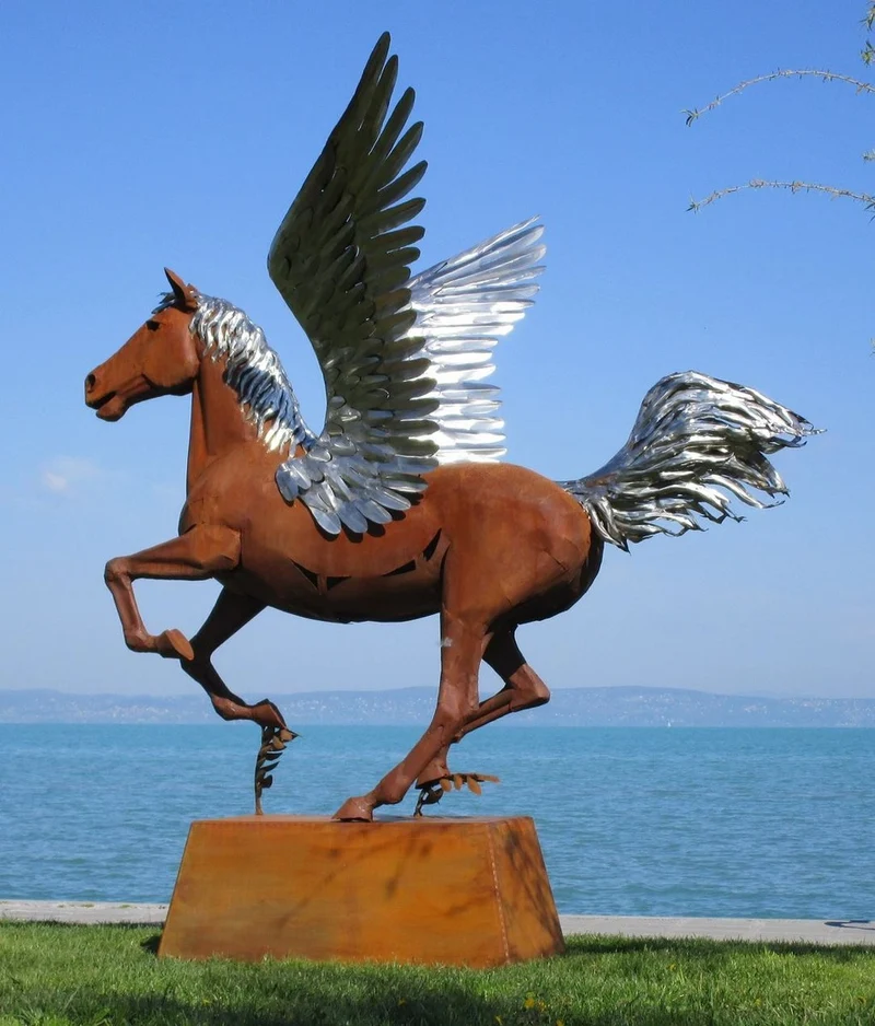 Casa Padrino Luxus Deko Skulptur Pegasus Pferd mit Sockel Rost / Silber 288 x 175 x H. 305 cm - Lebensgroße Stahl Skulptur - Riesige Garten Deko Figur - Garten Skulpturen - Metall Skulpturen