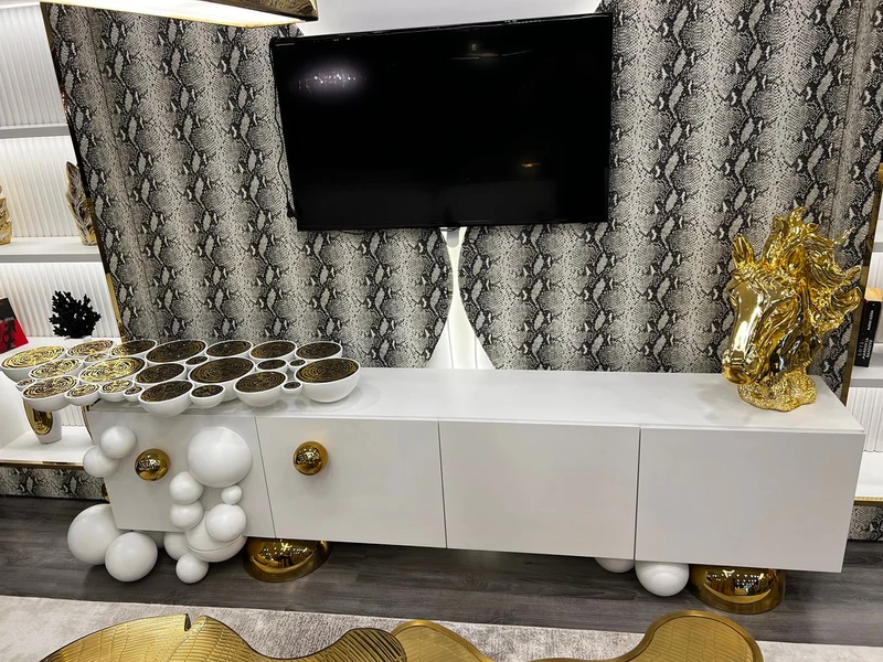Casa Padrino Luxus Designer TV Schrank Weiß / Gold 250 x 35 x H. 60 cm - Massivholz Sideboard mit 4 Türen - Luxus Möbel - Hotel Möbel - Designer Möbel