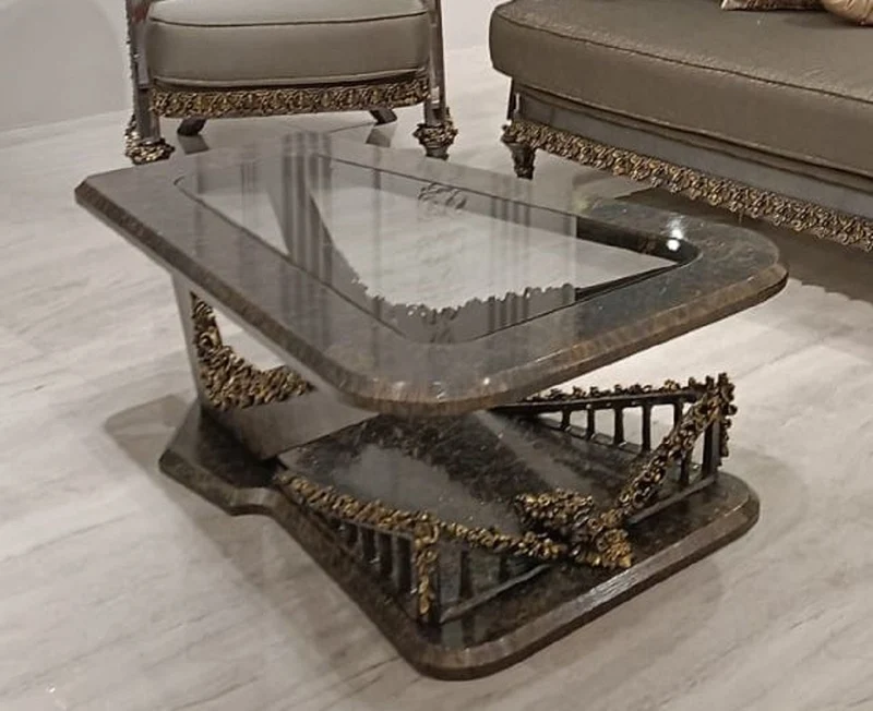 Casa Padrino Luxus Barock Couchtisch mit Glasplatte Grau / Gold - Rechteckiger Wohnzimmertisch im Barockstil - Barock Möbel - Luxus Möbel im Barockstil - Barock Einrichtung - Edel & Prunkvoll