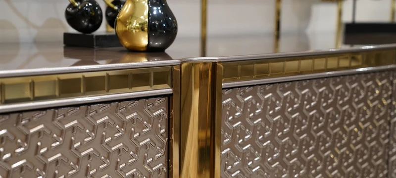 Casa Padrino Luxus TV Schrank Set Grau / Gold - Massivholz Wohnzimmer Sideboard mit TV Rückwand - Luxus Möbel - Wohnzimmer Möbel