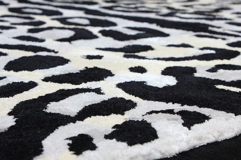Casa Padrino Luxus Teppich mit Leoparden Design Grau / Creme / Schwarz 160 x 230 cm - Rechteckiger Wohnzimmer Teppich - Moderner Schlafzimmer Teppich - Luxus Interior - Luxus Qualität