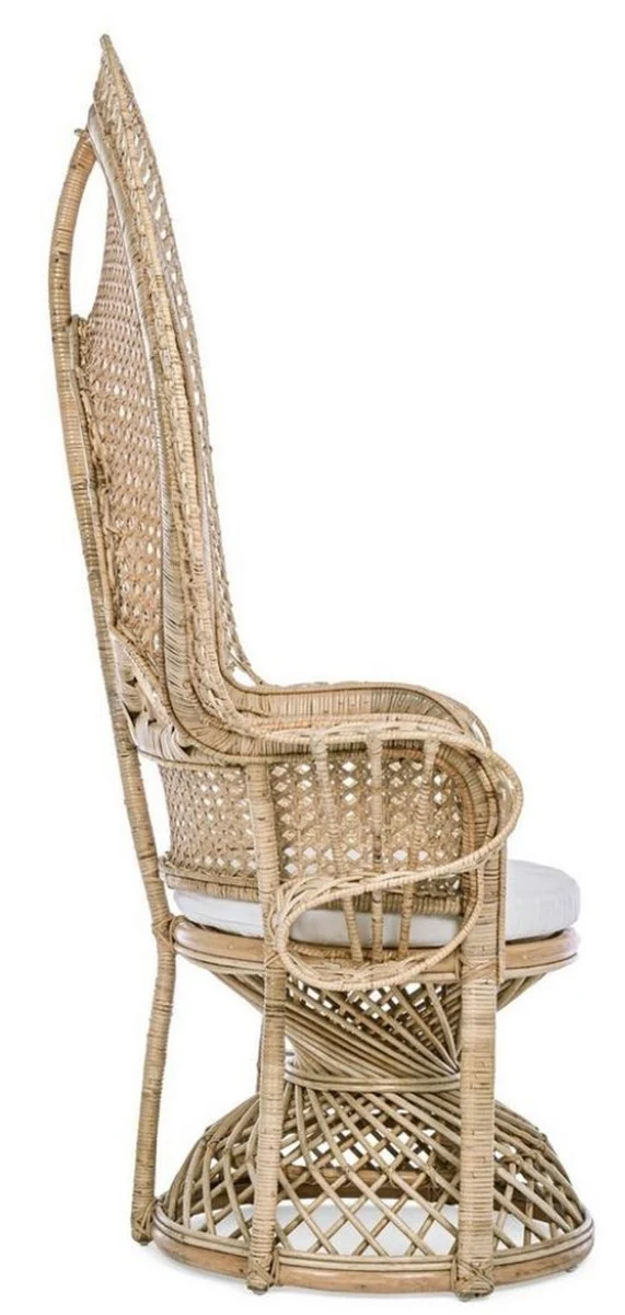 Casa Padrino Luxus Garten Sessel Naturfarben / Weiß 106 x 71 x H. 148 cm - Vintage Stil Rattan Sessel mit Sitzkissen - Vintage Stil Rattan Möbel - Garten & Terrassen Möbel