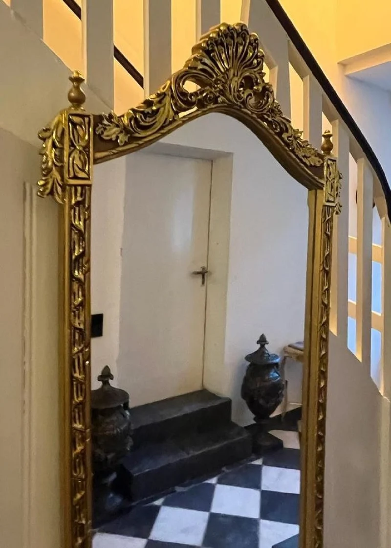Casa Padrino Barock Spiegelkonsole mit Marmorplatte Gold / Grau - Prunkvolle Barock Konsole mit Spiegel - Garderoben Möbel Barockstil - Barock Möbel - Edel & Prunkvoll