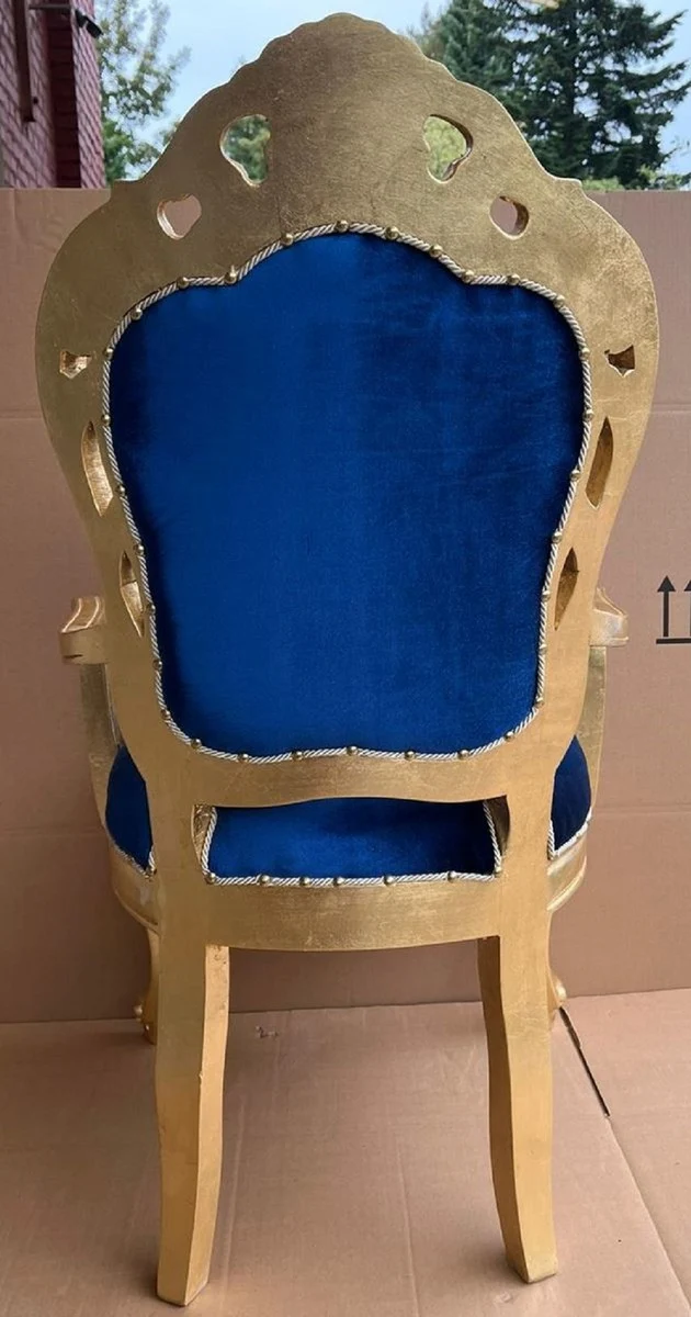 Casa Padrino Luxus Barock Esszimmer Stuhl Royalblau / Gold - Handgefertigter Barockstil Stuhl mit Armlehnen und edlem Samtstoff - Esszimmer Möbel im Barockstil