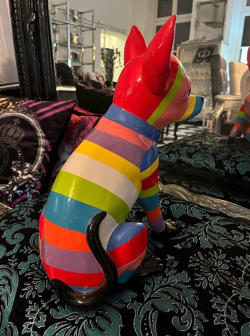 Casa Padrino Luxus Dekofigur Chihuahua Hund Mehrfarbig H. 39 cm - Wetterbeständige Deko Skulptur - Wohnzimmer Deko - Garten Deko - Luxus Deko Tierfigur