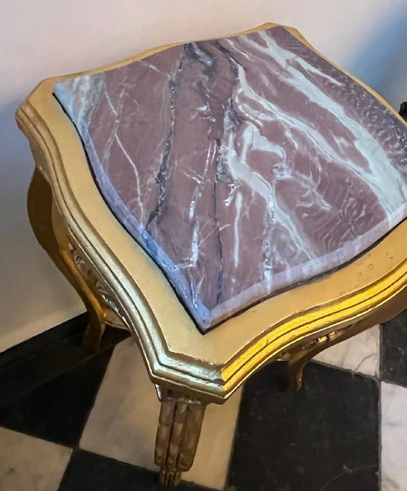 Casa Padrino Barock Beistelltisch Gold / Grau - Quadratischer Antik Stil Tisch mit Marmorplatte - Barockstil Wohnzimmer Möbel im Barockstil - Barock Möbel