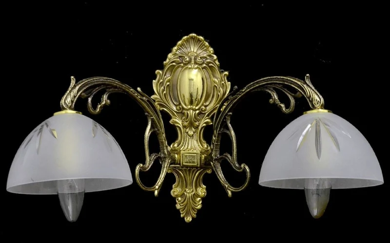 Casa Padrino Luxus Barock Doppel Wandleuchte Gold / Weiß 45 x 25 cm - Barockstil Metall Wandlampe mit Glas Lampenschirmen - Barock Leuchten - Edel & Prunkvoll