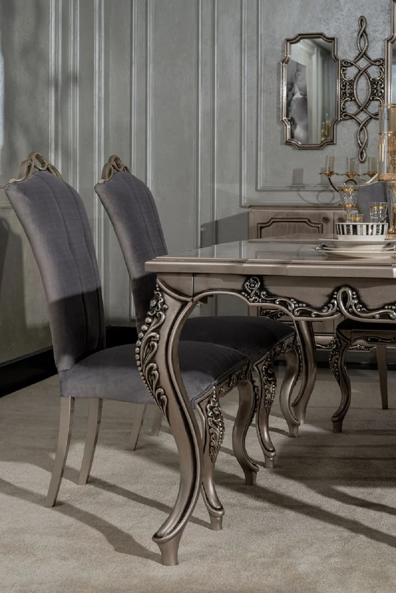 Casa Padrino Luxus Barock Esszimmer Set Grau / Silber - 1 Barock Esstisch & 6 Barock Esszimmerstühle - Luxus Esszimmer Möbel im Barockstil - Prunkvolle Barock Esszimmer Möbel