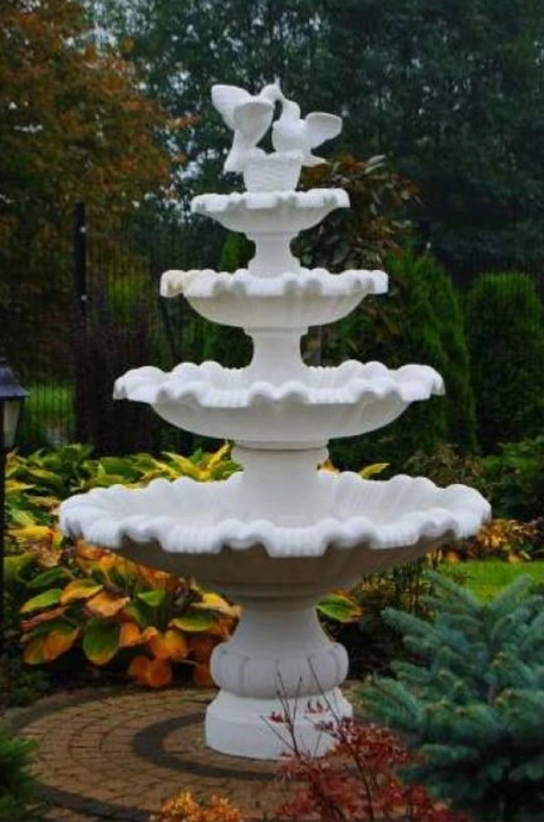 Casa Padrino Barock Springbrunnen mit 2 dekorativen Tauben Weiß Ø 135 x H. 204 cm - Prunkvoller Gartenbrunnen im Barockstil - Runder Gartendeko Stein Brunnen - Barock Garten Deko Accessoires