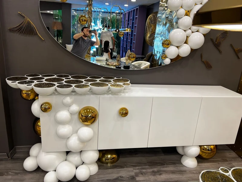 Casa Padrino Luxus Designer Sideboard Weiß / Gold 255 x 52 x H. 100 cm - Massivholz Schrank mit 4 Türen - Luxus Möbel - Hotel Möbel - Designer Möbel