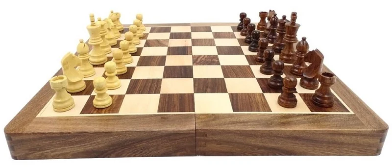 Casa Padrino Luxus Schach Set Braun / Beige 40 x 40 cm - Zusammenklappbares Holz Schachspiel - Holz Schachbrett mit Holz Schachfiguren - Luxus Deko Accessoires