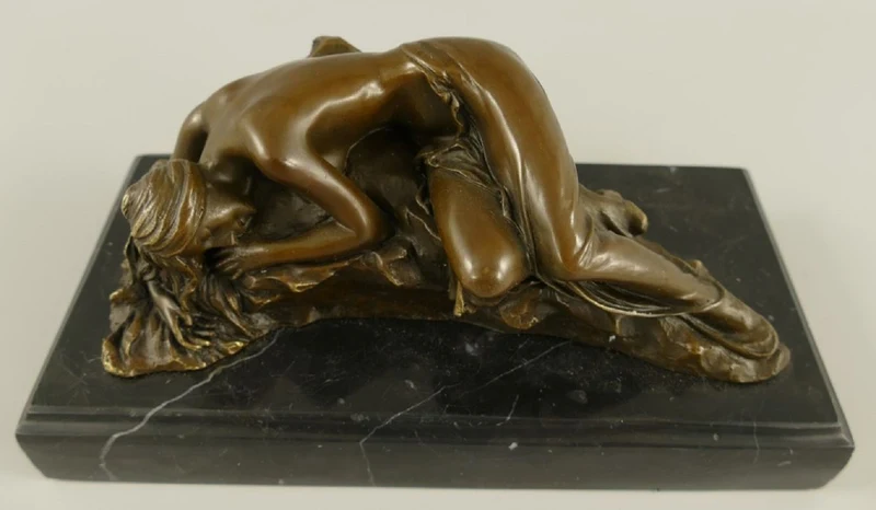 Casa Padrino Luxus Bronze Skulptur schlafende Frau Bronze / Schwarz 22 x 11 x H. 10 cm - Bronze Figur mit Marmorsockel - Schreibtisch Deko Accessoires