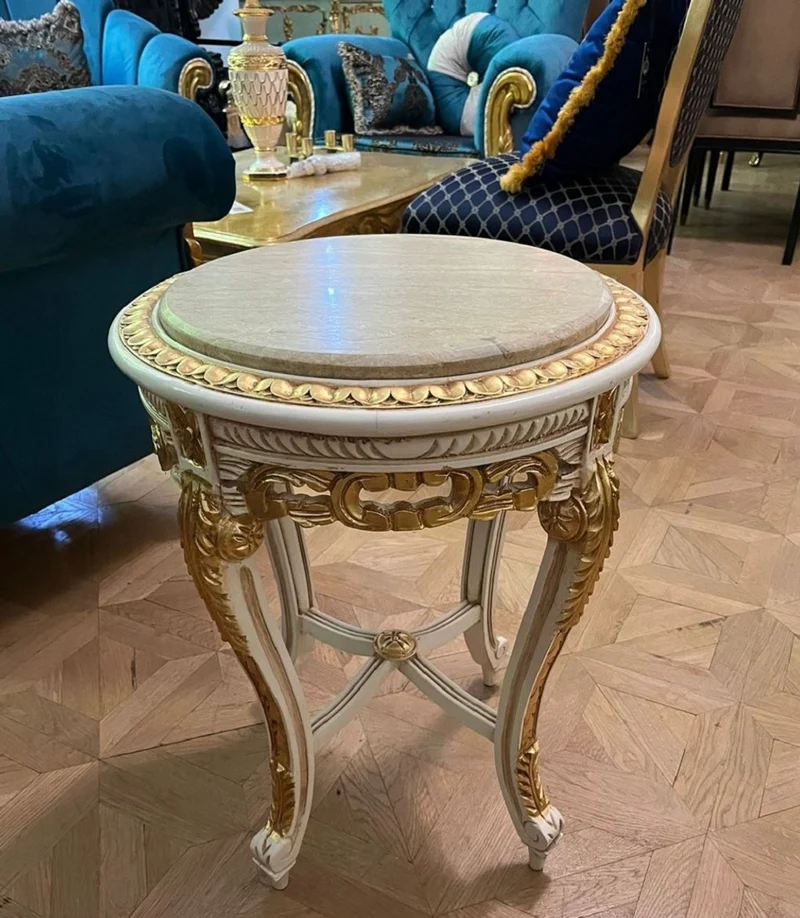Casa Padrino Barock Beistelltisch Weiß / Gold / Creme - Handgefertigter Antik Stil Massivholz Tisch mit Marmorplatte - Wohnzimmer Möbel im Barockstil - Antik Stil Möbel - Barock Möbel