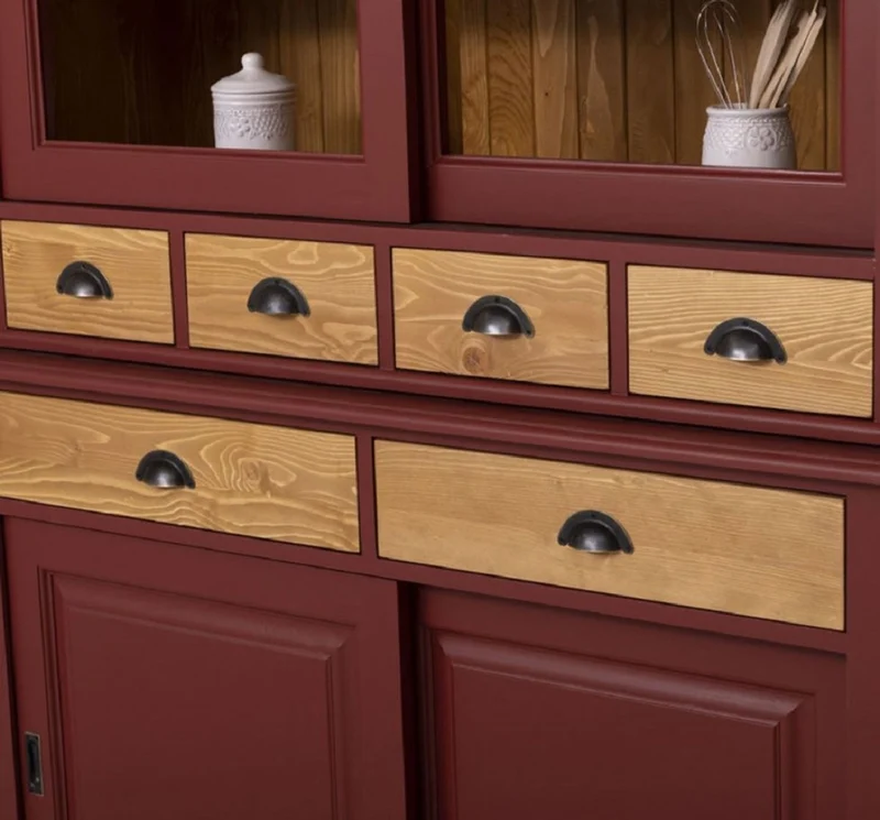 Casa Padrino Landhausstil Esszimmerschrank Bordeauxrot / Naturfarben 142 x 48 x H. 225 cm - Massivholz Küchenschrank - Landhausstil Esszimmer Möbel