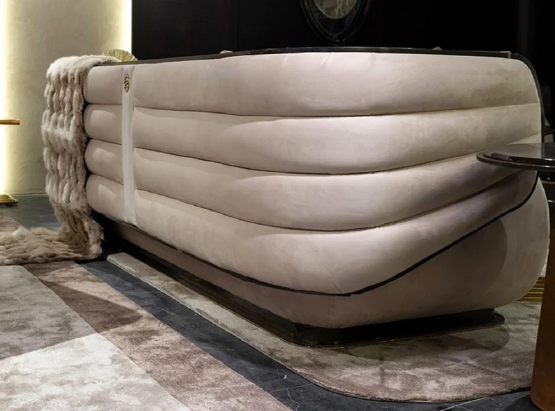 Casa Padrino Luxus Sofa Creme / Grau / Schwarz / Gold 275 x 95 x H. 80 cm - Wohnzimmer Sofa - Hotel Sofa - Wohnzimmer Möbel - Wohnzimmer Einrichtung - Hotel Möbel - Luxus Möbel - Luxus Einrichtung